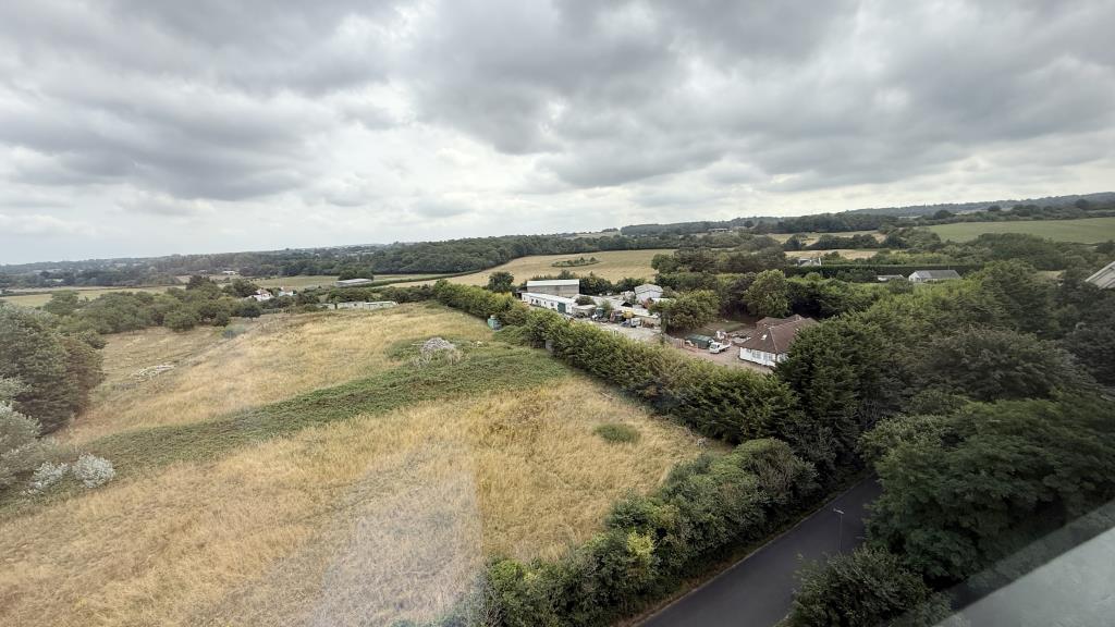Lot: 170 - VACANT FLAT FOR INVESTMENT OR OCCUPATION - Interior image of outlook view from living room